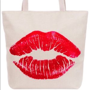 Red Lips Beach tote